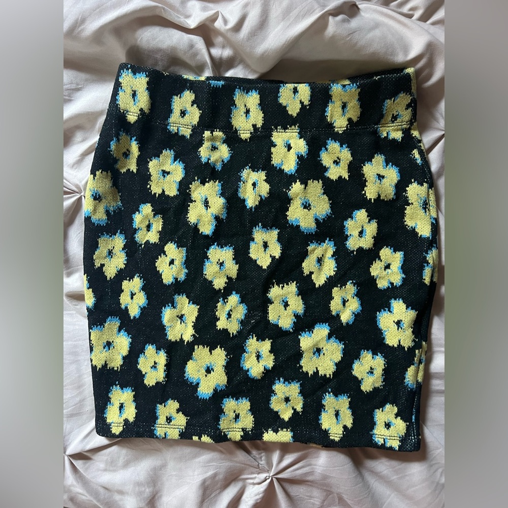 Riani Mini Skirt In Cute Floral Black and Yellow size XS